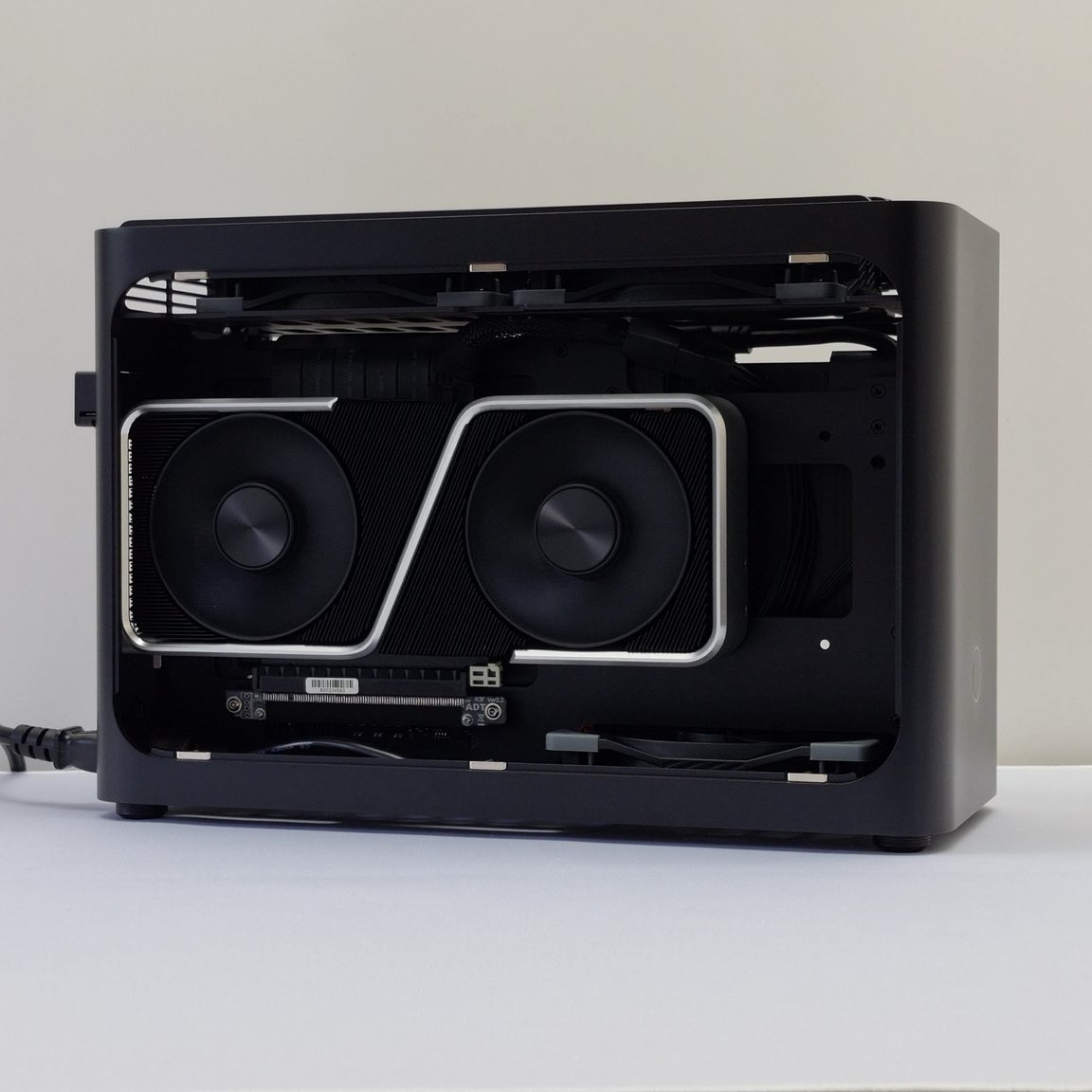 IQUNIX ZX1 – SFFLABS