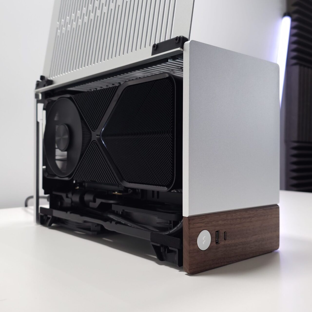 Fractal Terra (4080S, 7800X3D) — Fractal Design Terra
